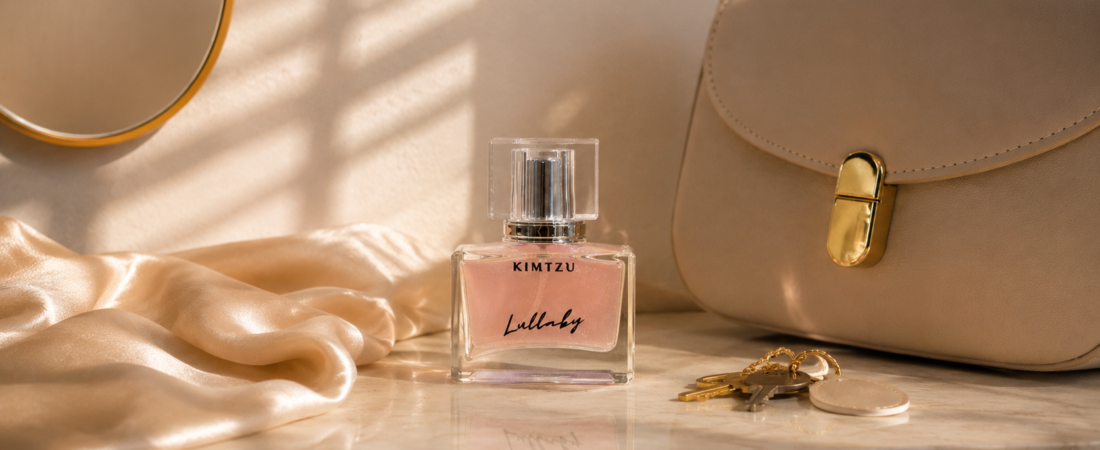Ritual Kecil Sebelum Pergi: Mengapa Parfum Membuat Kita Merasa Lebih Siap?